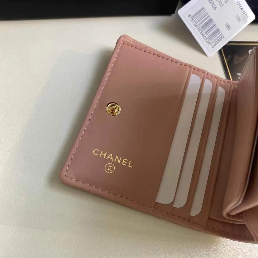 400💰New product❤️❤️❤️Half-fold short wallet has arrived💕This kind of wallet is more practical, has many card slots and long compartments¥Model No. 0315 Size 12x12x3 chips.