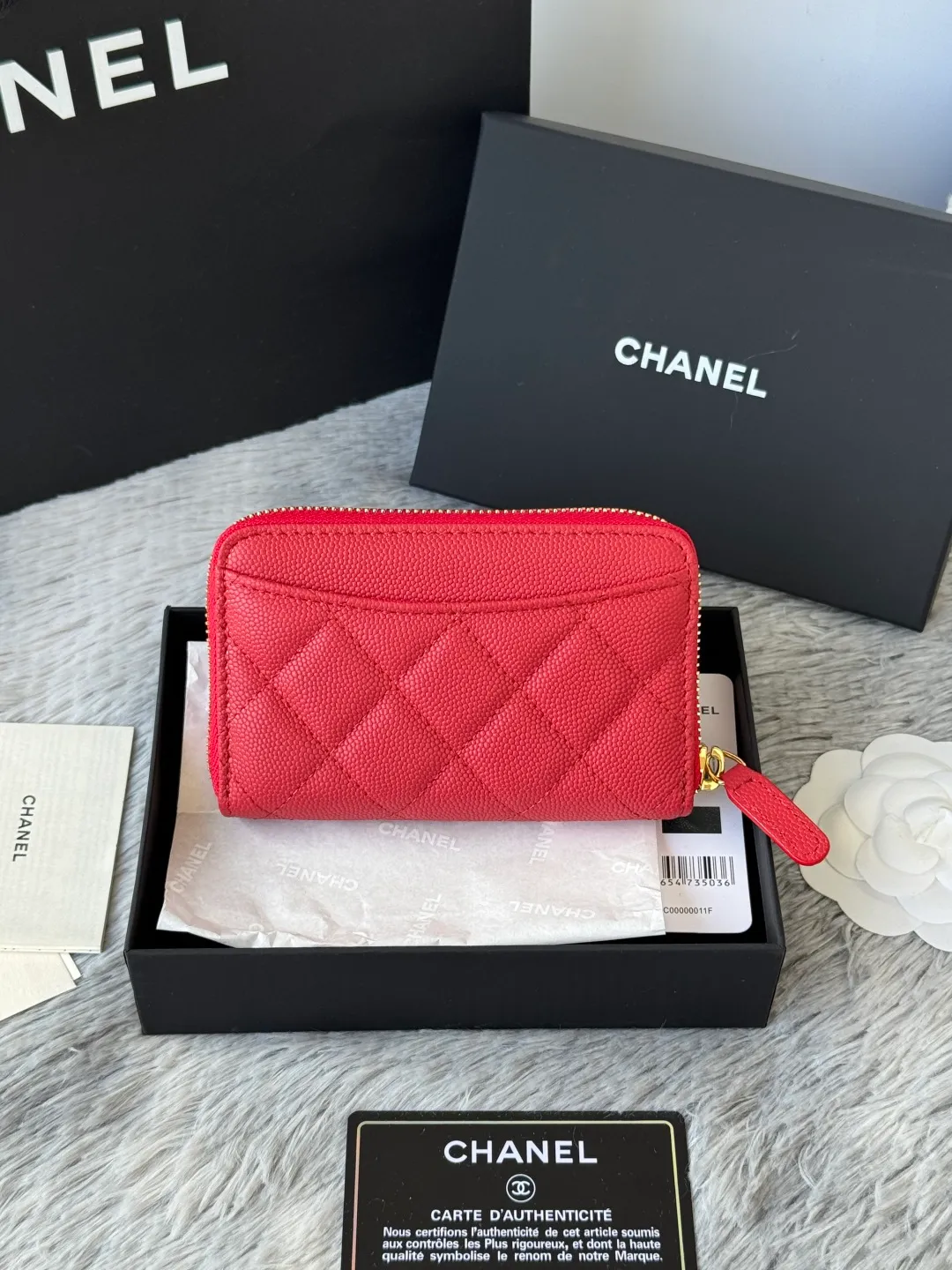 Medium size 💰360💰 finally arrived, chanel 25c oversized zipper bag with zipper inside. First place to eat melon. Large black gold cow coin purse with inner zipper. Made of caviar cowhide. Ginza sa is great. Enthusiastic and patient. I picked up a bunch of black gold card holders. There are several popular coin purses. I went for the L-shaped zipper coin purse. I tried it on the spot. My nails are a little difficult to insert cards. The 25c model is enlarged and looks great. The upgraded version is very practical. Buy it quickly! chanel25c chanel coin purse chanel card holder card holder recommended zipper coin purse chanel number: 3686 (0112) 25c size: 12*5cmx8cmx2cm