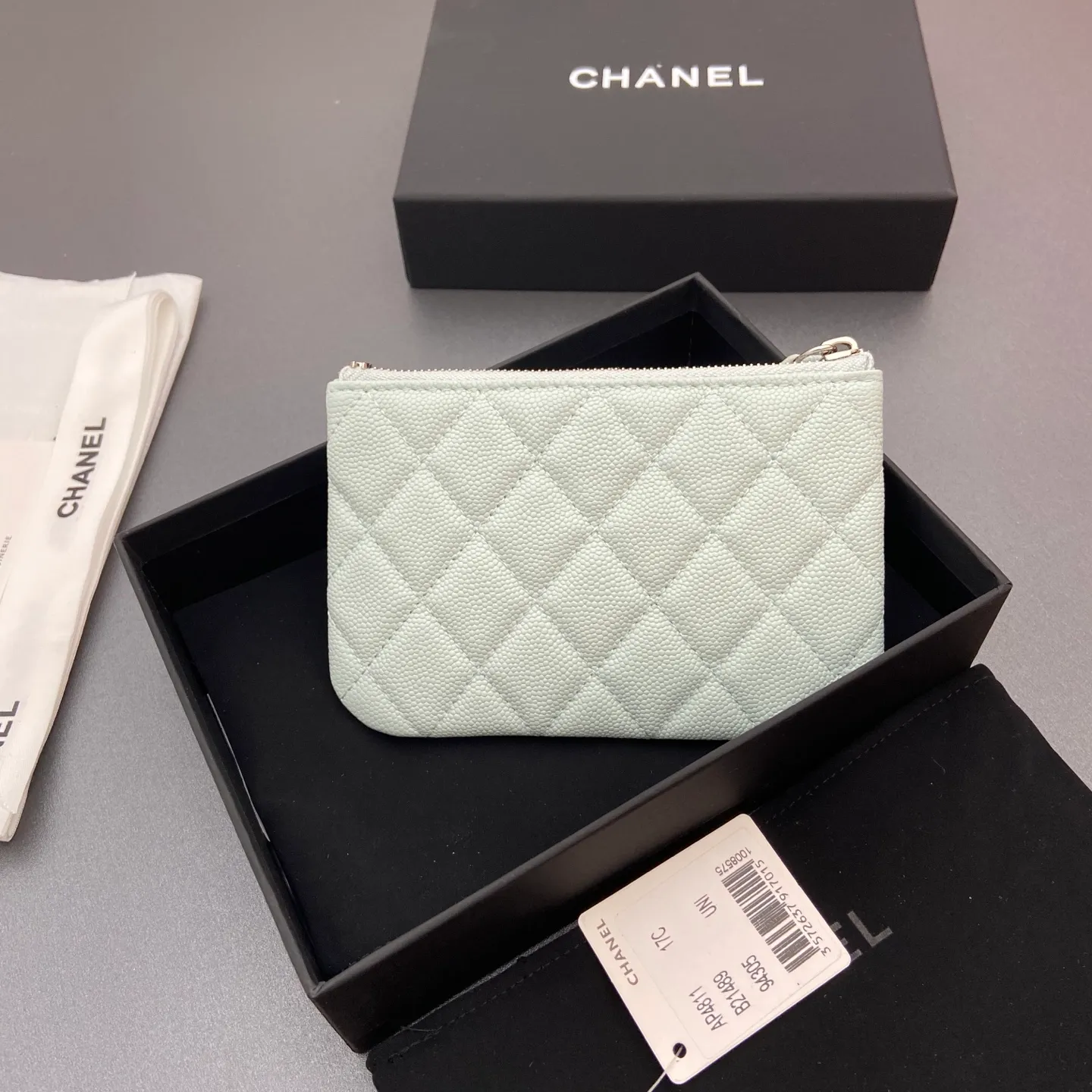 25b new series caviar cowhide with stars ⭐logo shiny blingblibg~ coin purse series Item number: A 4811 Price: 320 Size: w15×8.5cm Color: light blue fine ball pattern silver star hardware