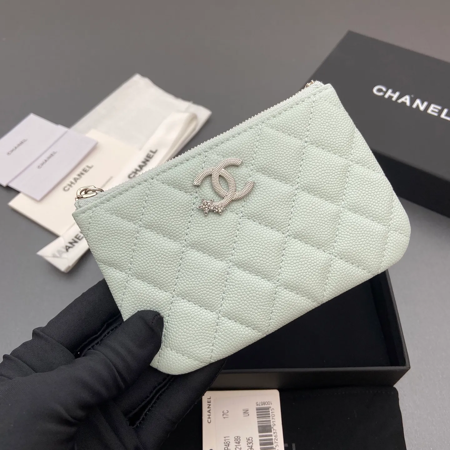 25b new series caviar cowhide with stars ⭐logo shiny blingblibg~ coin purse series Item number: A 4811 Price: 320 Size: w15×8.5cm Color: light blue fine ball pattern silver star hardware