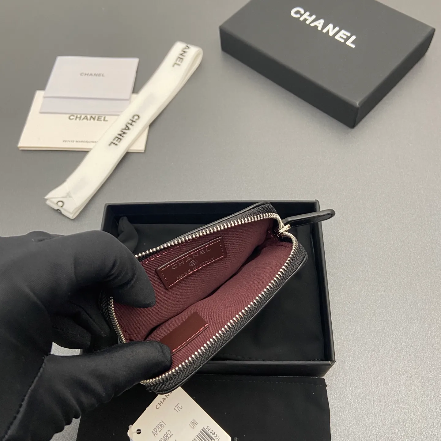 [Special grade hardware original leather] ¥380 Xiaoxiang small zipper bag card holder series Quilted card holder/wallet with iconic metal logo Gold tone metal hardware, special Italian imported leather 5 card slots, 1 small zipper bag No.: 2061 Black sheepskin silver hardware Size: w11.5×h10×d2cm