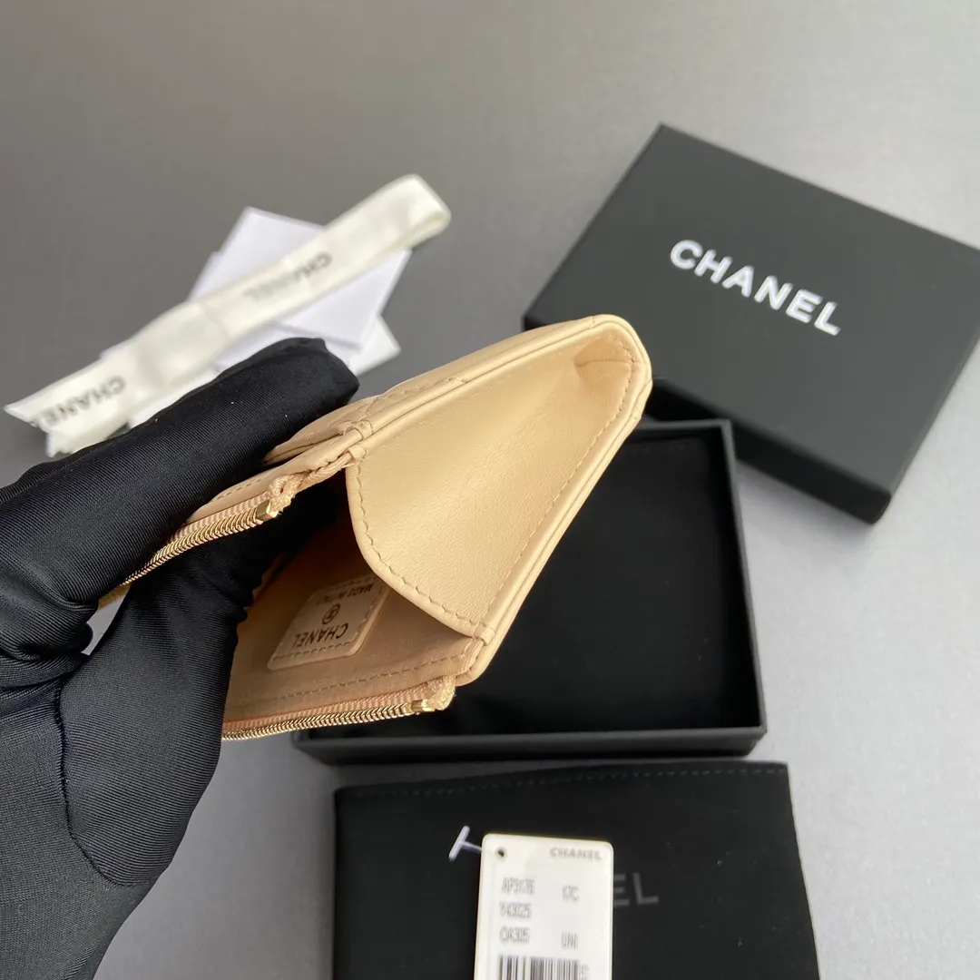 [Special grade hardware original leather] ¥340 Xiaoxiang small zipper bag card holder series Quilted card holder with iconic metal logo Gold tone metal hardware, special Italian imported leather 6 card slots, 1 small zipper bag No.: 3176 Apricot Sheep Gilt Size: w13×h9×2cm
