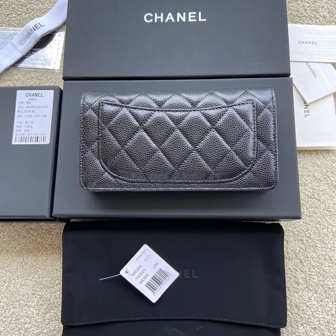 460💰Xiaoxiang imported Italian grain cowhide Item number: A80285 Size: w18.5×h10×2.5cm Color: black ball pattern silver steel mark
