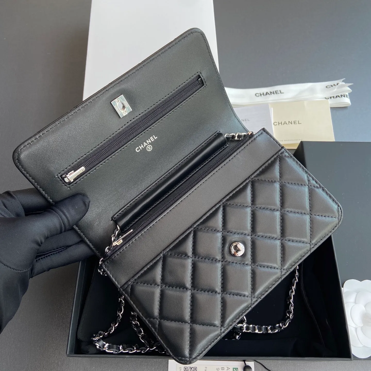 Xiaoxiang imported Italian lambskin [upgraded version] Item number: AP8482 💰700 Size: w20×h13×d3.5cm Color: black sheepskin silver steel mark