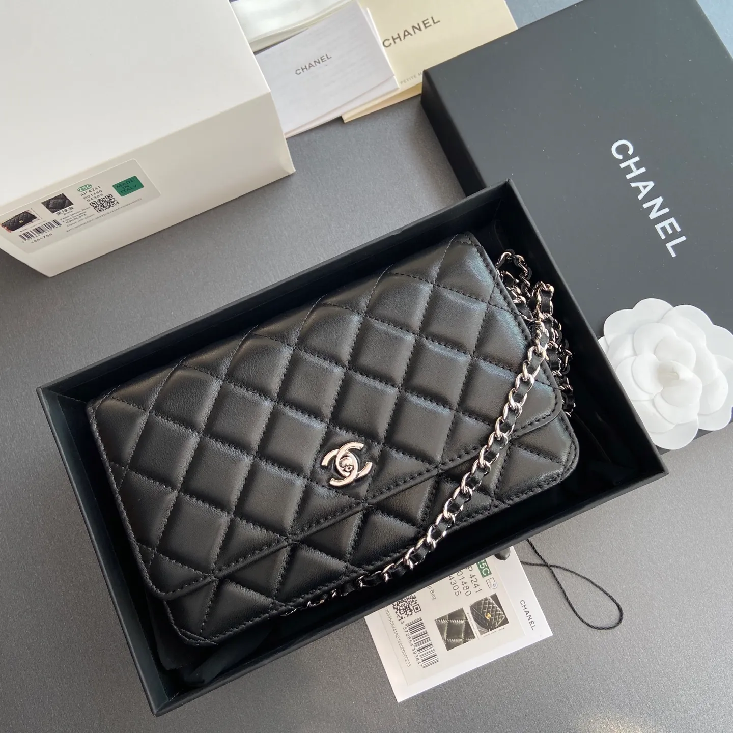 Xiaoxiang imported Italian lambskin [upgraded version] Item number: AP8482 💰700 Size: w20×h13×d3.5cm Color: black sheepskin silver steel mark