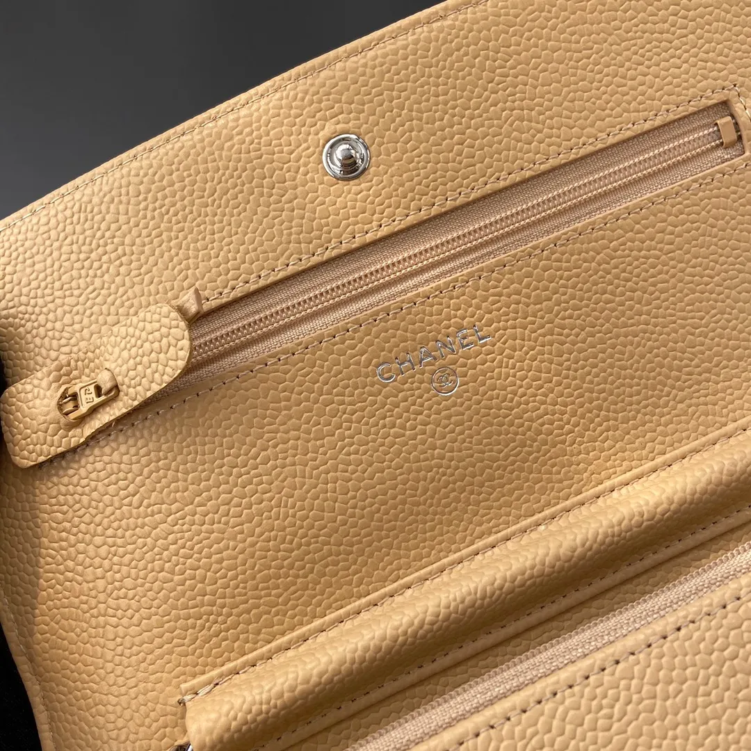 Snap button 600💰Xiaoxiang imported Italian calfskin Item number: A33814 Size: w20×h13×d3.5cm Color: apricot ball pattern silver buckle steel mark