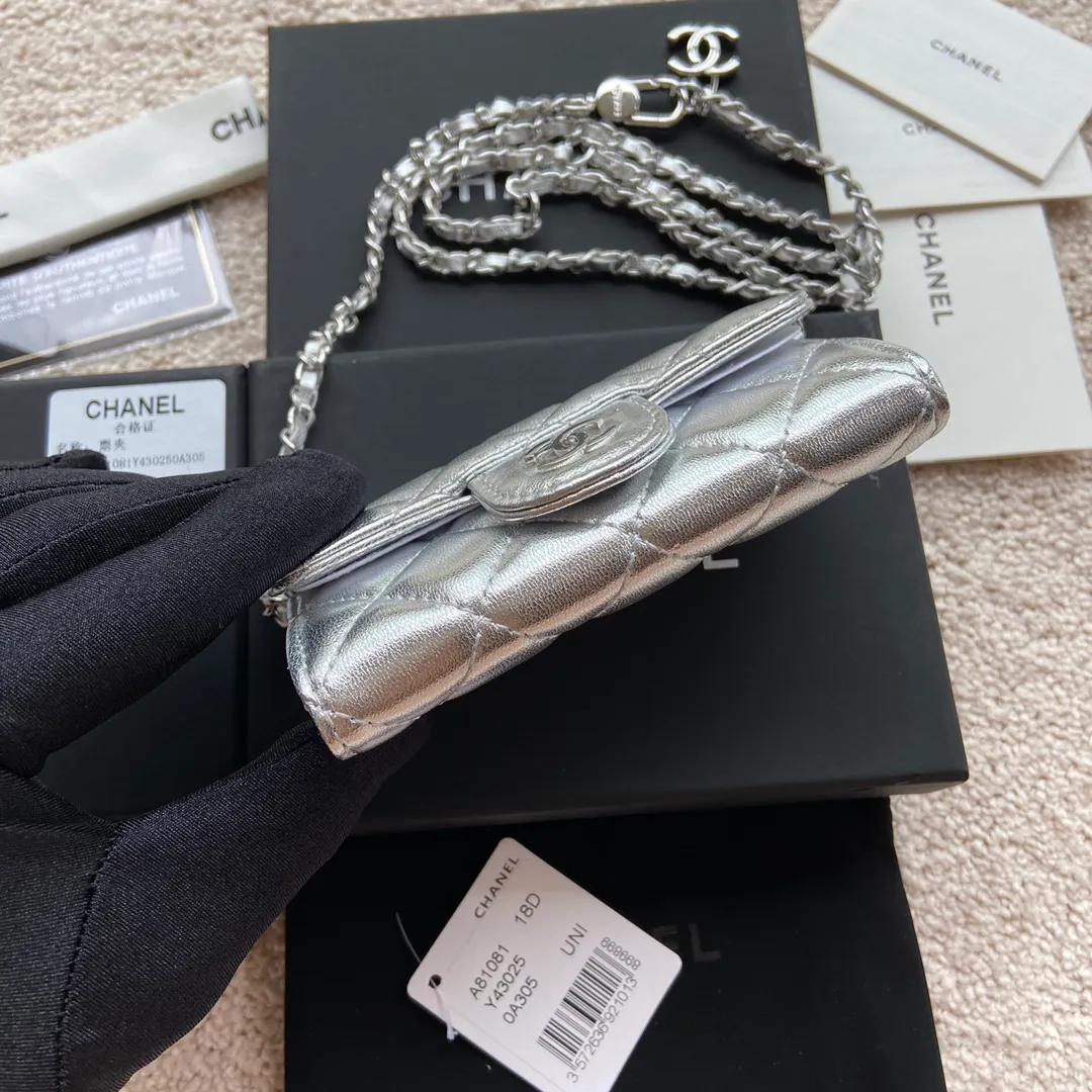 Xiaoxiang imported Italian sheepskin Item number: A81081 (chain small card holder) 💰: 420 Size: w11×h7cm Color: silver sheepskin silver steel mark