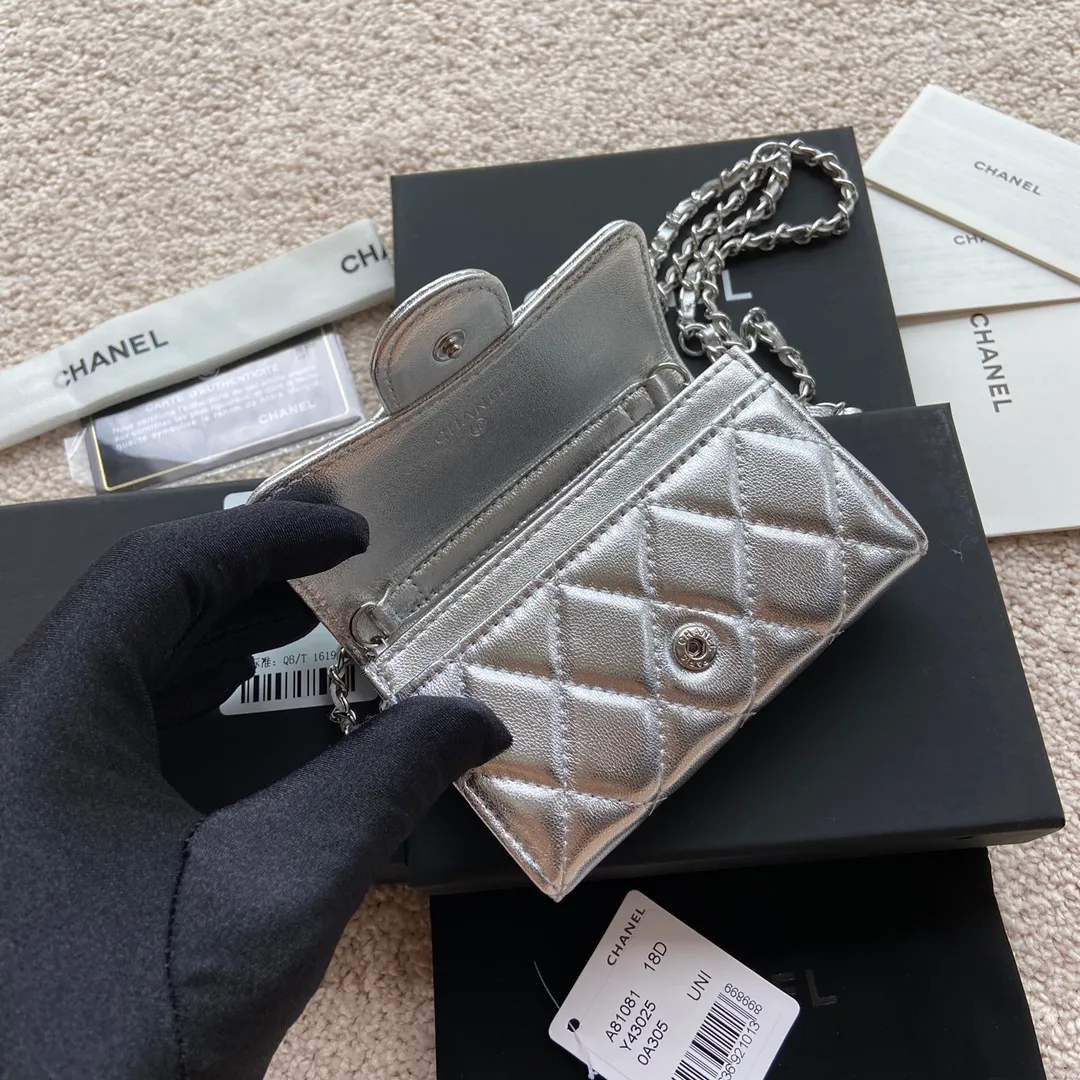 Xiaoxiang imported Italian sheepskin Item number: A81081 (chain small card holder) 💰: 420 Size: w11×h7cm Color: silver sheepskin silver steel mark