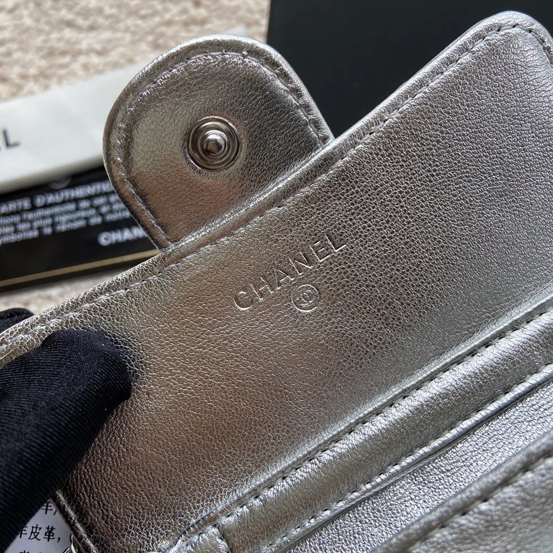 Xiaoxiang imported Italian sheepskin Item number: A81081 (chain small card holder) 💰: 420 Size: w11×h7cm Color: silver sheepskin silver steel mark