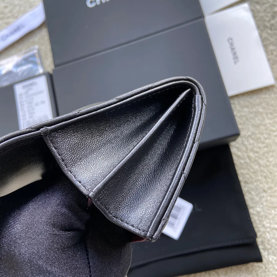 Xiaoxiang imported Italian leather double-layer card holder 320💰 Item number: A31504 Height: w12.5×h8.5×d2.5cm Color: black sheepskin gold steel mark