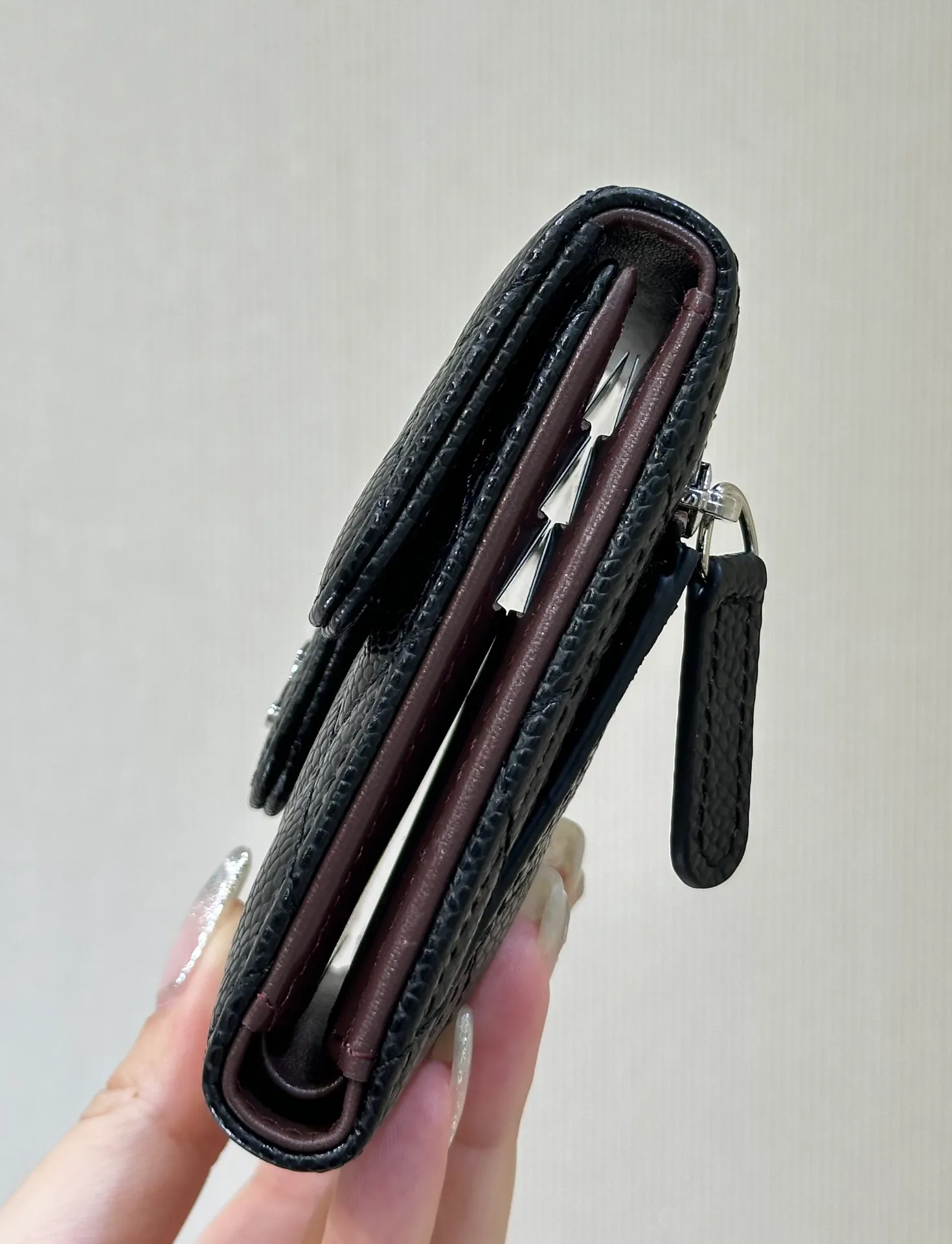 82288 Caviar black silver