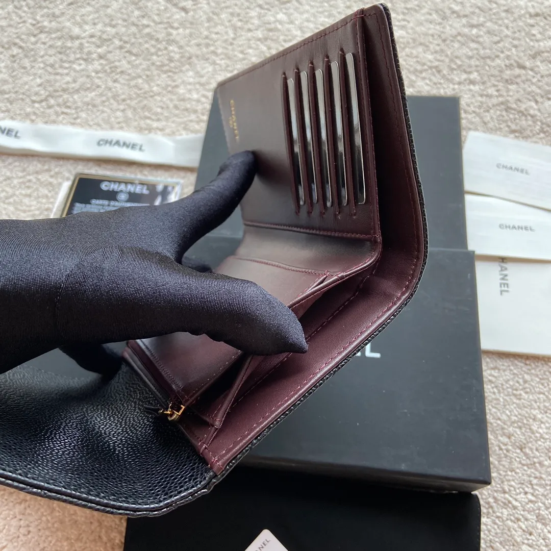 Xiaoxiang imported Italian grained calfskin Item number: A84341 Price: 480 Size: w15×h10×d2.5 Color: black ball pattern with gold mark