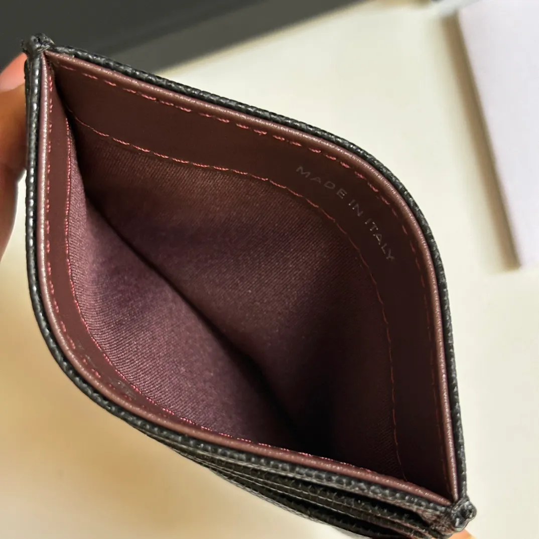 💰240 new product CH@NEL card holder has arrived💦This card holder adds a few more card slots based on the old model, making it more practical. It has original quality and beautiful details. Model No. AP8944, size 11*8*1cm.