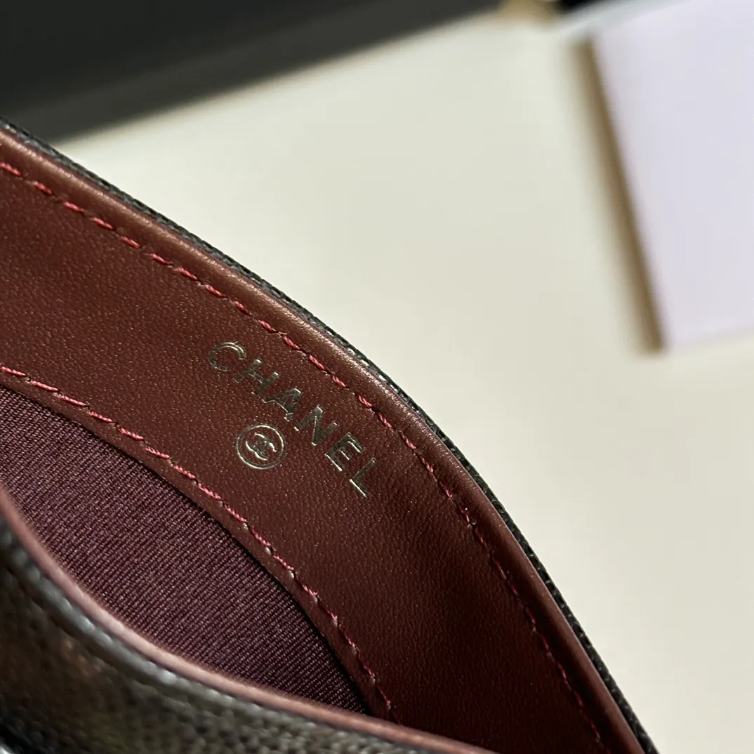 💰240 new product CH@NEL card holder has arrived💦This card holder adds a few more card slots based on the old model, making it more practical. It has original quality and beautiful details. Model No. AP8944, size 11*8*1cm.