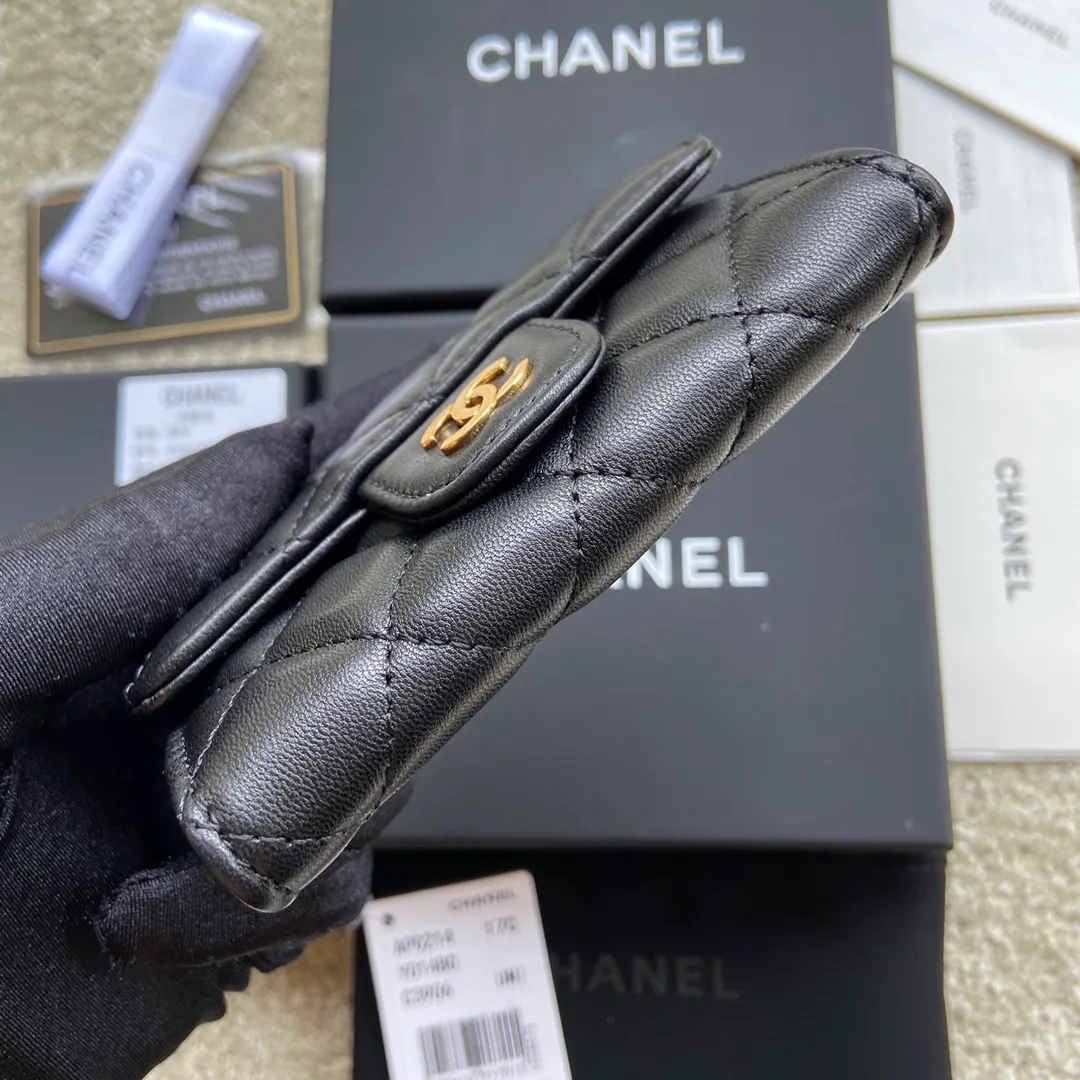 Xiaoxiang imported Italian leather Item number: AP428 Price: 260 Size: w11×h7cm Color: Black sheepskin gold steel mark