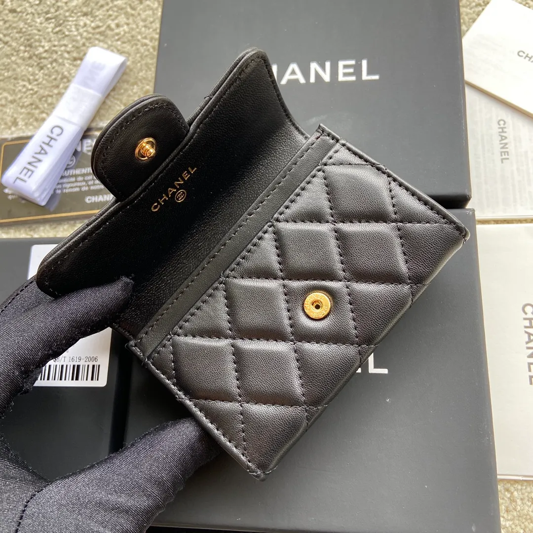 Xiaoxiang imported Italian leather Item number: AP428 Price: 260 Size: w11×h7cm Color: Black sheepskin gold steel mark
