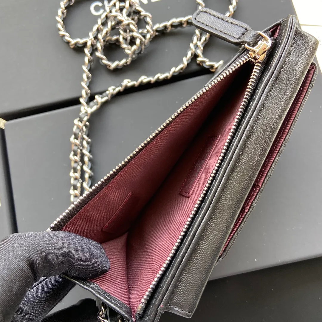 Xiaoxiang imported Italian sheepskin Item number: AP1980 Price: 540 Color: black sheepskin with silver steel mark Size: w18.5×h9×d3cm