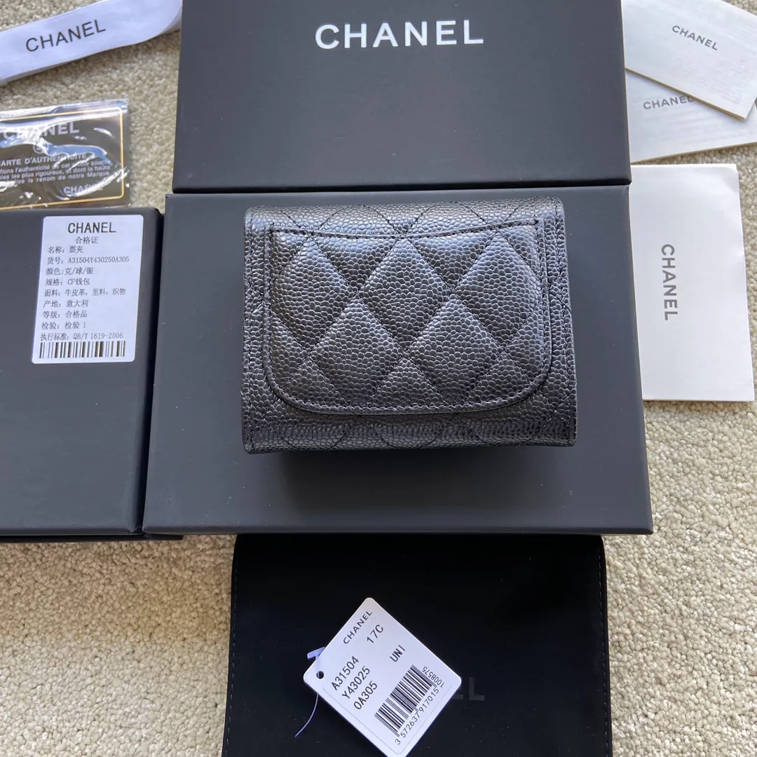 Xiaoxiang imported Italian leather double-layer card holder 320💰 Item number: A31504 Height: w12.5×h8.5×d2.5cm Color: black sheepskin silver steel mark