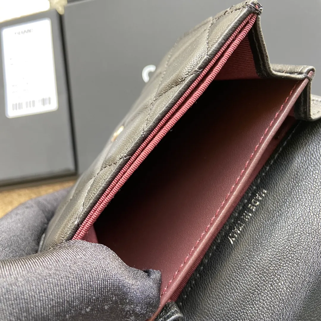 Xiaoxiang imported Italian leather double-layer card holder 320💰 Item number: A31504 Height: w12.5×h8.5×d2.5cm Color: black sheepskin silver steel mark
