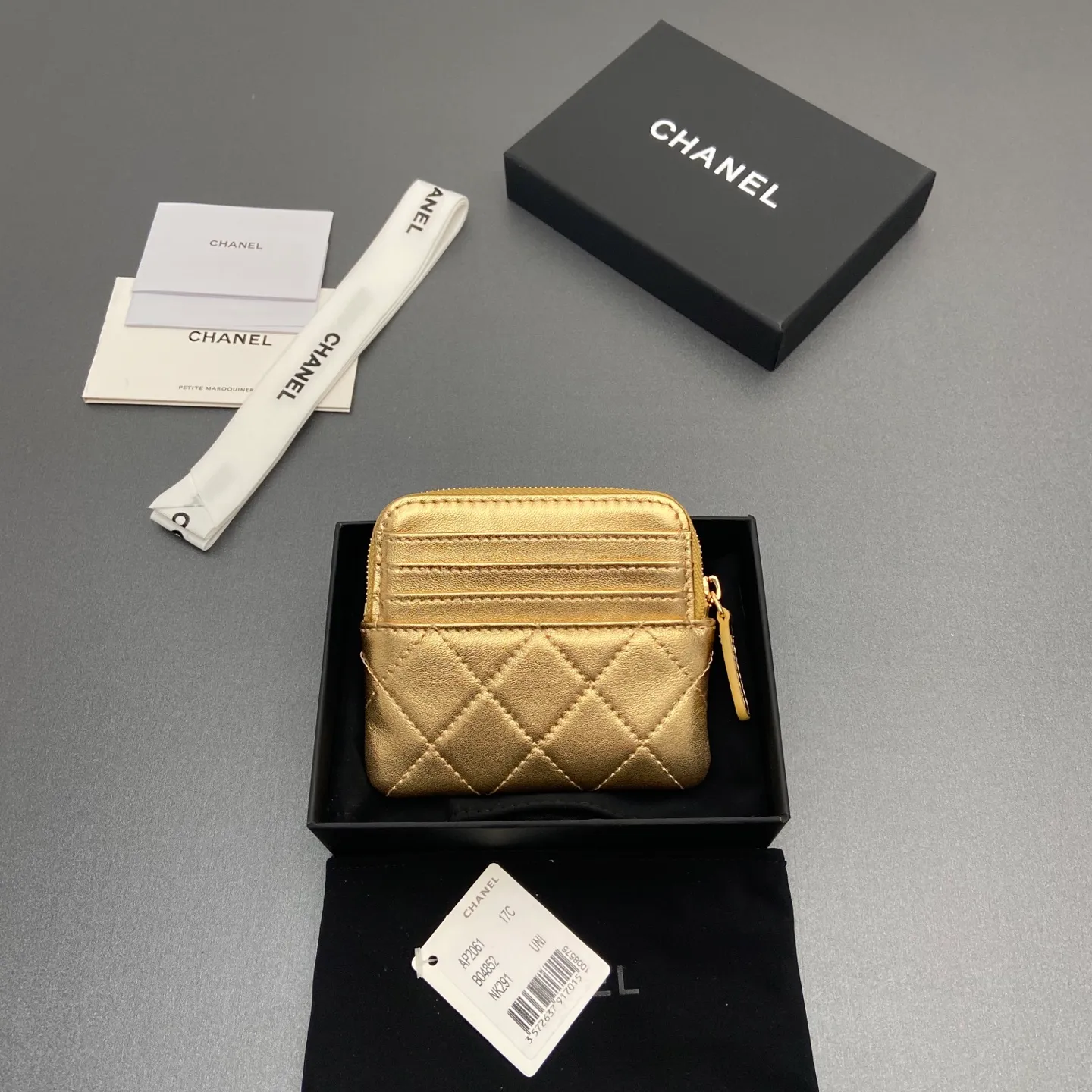 [Special grade hardware original leather] ¥380 Xiaoxiang small zipper bag card holder series Quilted card holder/wallet with iconic metal logo Gold tone metal hardware, special Italian imported leather 5 card slots, 1 small zipper bag No.: 2061 Golden sheepskin light gold hardware Size: w11.5×h10×d2cm