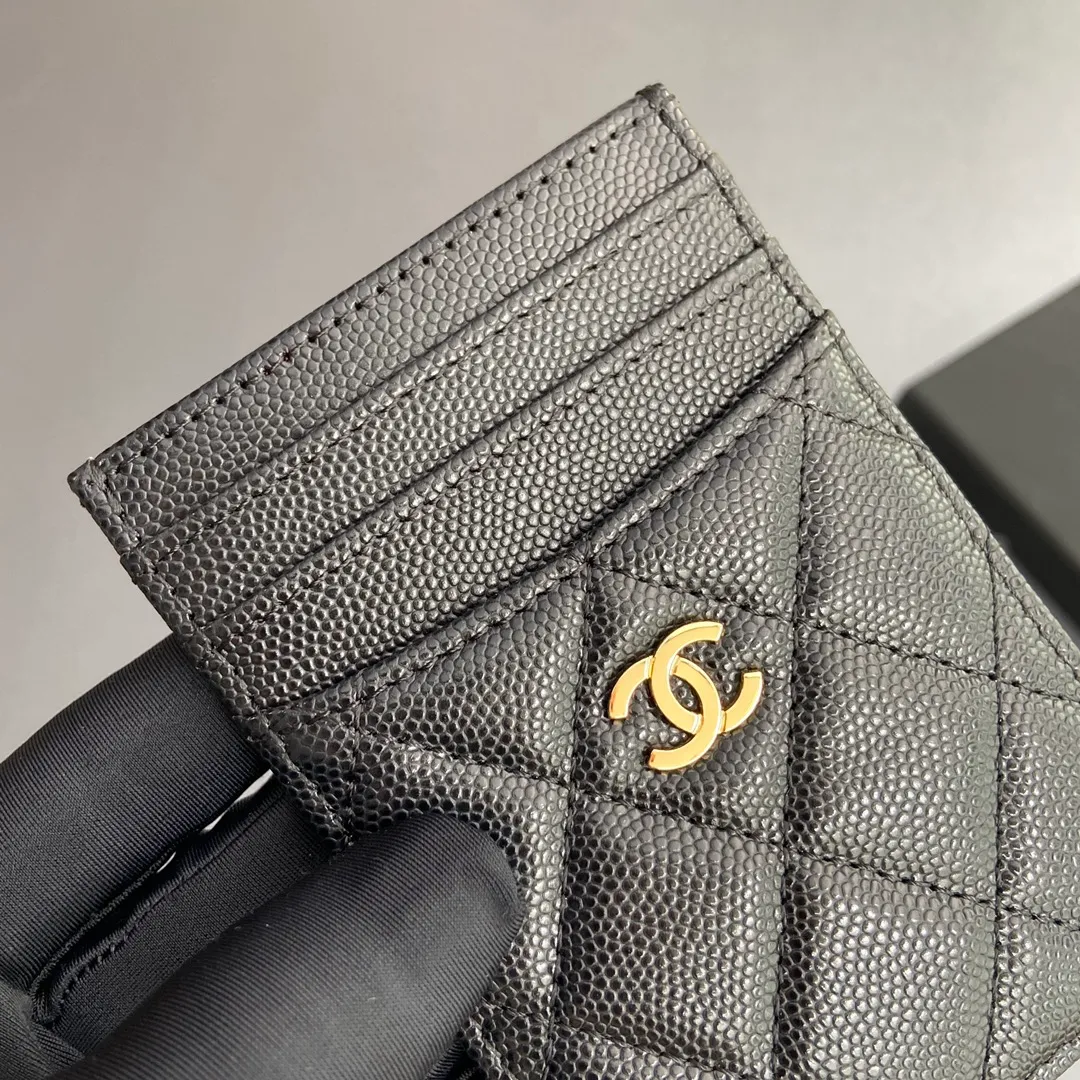 [Special grade hardware original leather] ¥240 Xiaoxiang card holder series Quilted card holder with iconic metal logo Gold-toned metal hardware, exclusive Italian imported leather 5 card slots No.: 3595 Size: w8×11.5cm