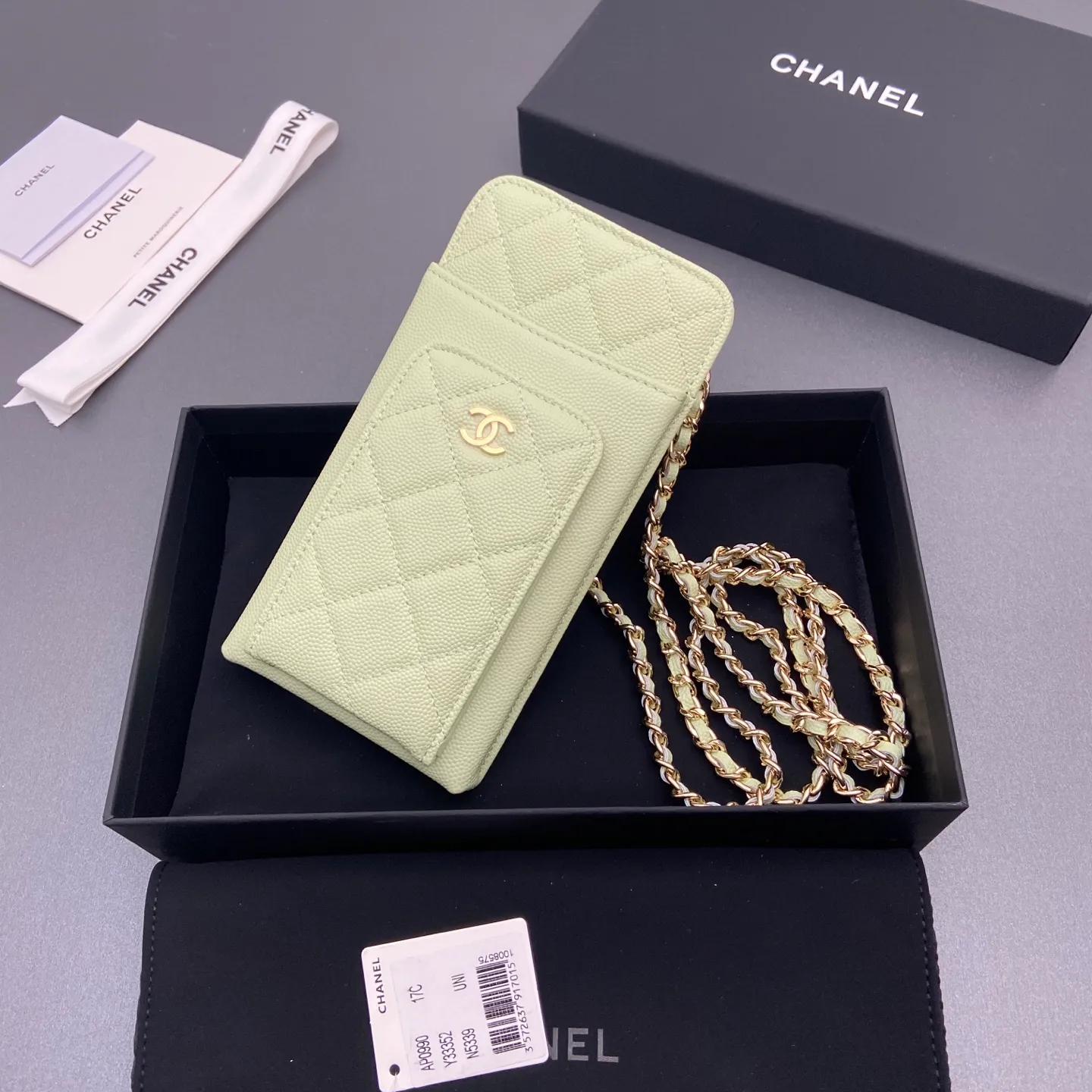 Xiaoxiang imported Italian grain cowhide Item number: A0990 Price: 540 Color: light green fine ball pattern gold buckle Size: w18.5×h9×d3cm
