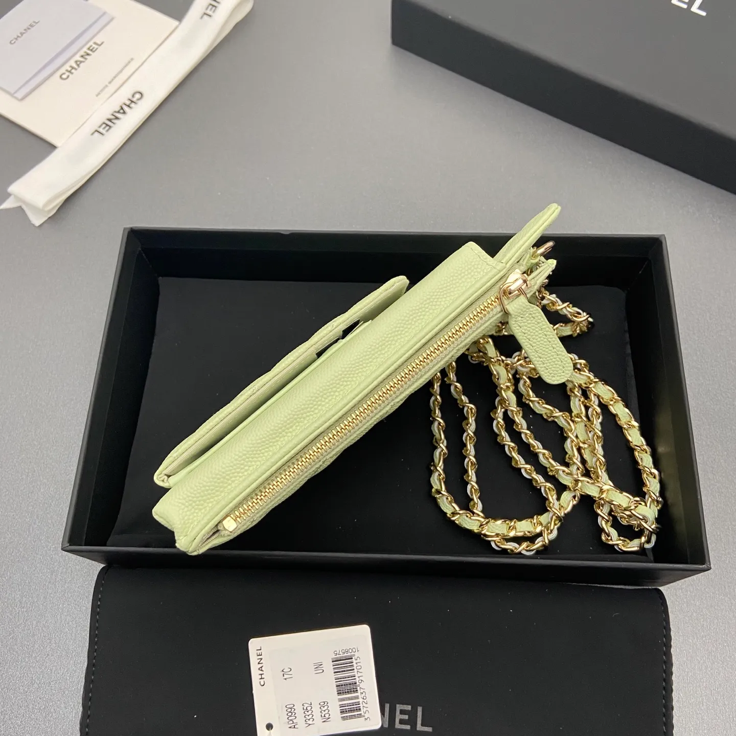 Xiaoxiang imported Italian grain cowhide Item number: A0990 Price: 540 Color: light green fine ball pattern gold buckle Size: w18.5×h9×d3cm