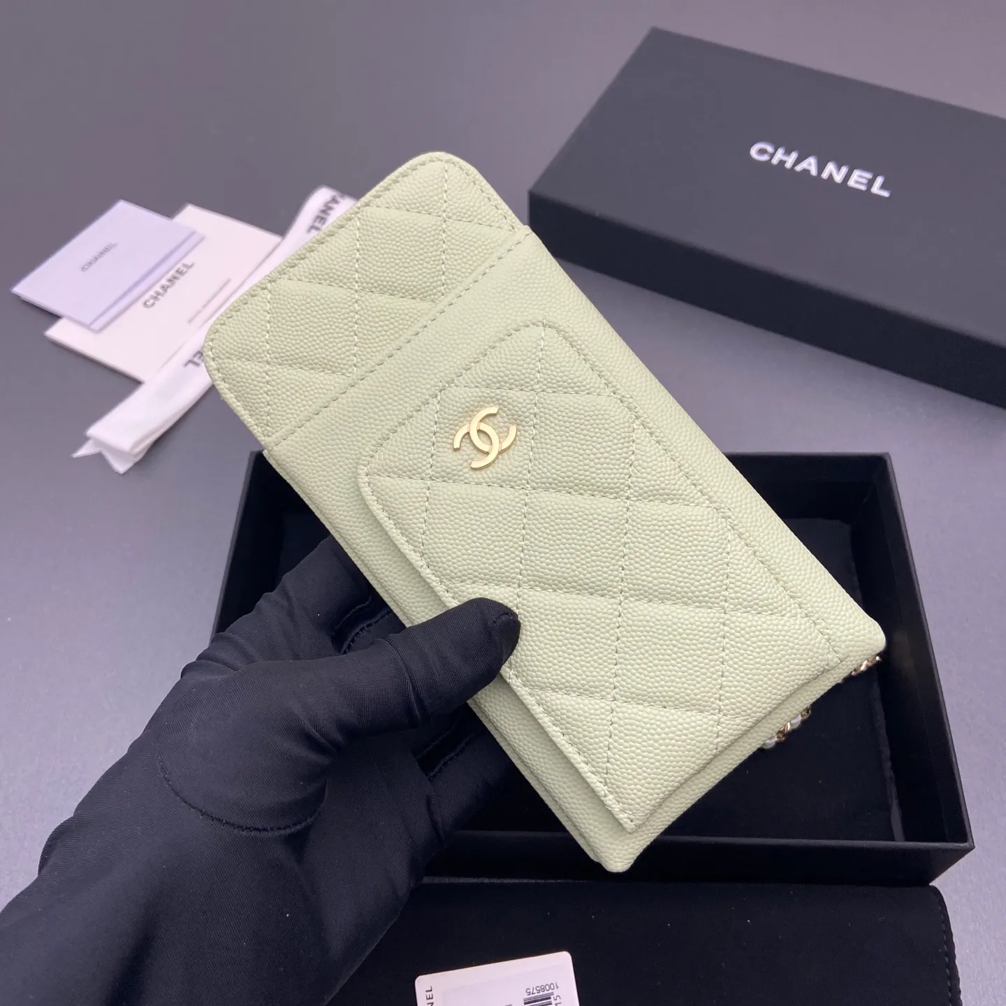 Xiaoxiang imported Italian grain cowhide Item number: A0990 Price: 540 Color: light green fine ball pattern gold buckle Size: w18.5×h9×d3cm