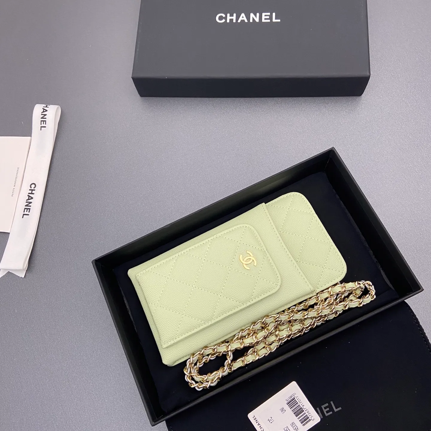 Xiaoxiang imported Italian grain cowhide Item number: A0990 Price: 540 Color: light green fine ball pattern gold buckle Size: w18.5×h9×d3cm