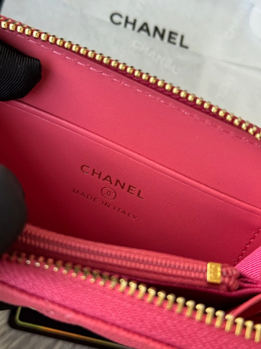Medium size 💰360💰 finally arrived, chanel 25c oversized zipper bag with zipper inside. First place to eat melon. Large black gold cow coin purse with inner zipper. Made of caviar cowhide. Ginza sa is great. Enthusiastic and patient. I picked up a bunch of black gold card holders. There are several popular coin purses. I went for the L-shaped zipper coin purse. I tried it on the spot. My nails are a little difficult to insert cards. The 25c model is enlarged and looks great. The upgraded version is very practical. Buy it quickly! chanel25c chanel coin purse chanel card holder card holder recommended zipper coin purse chanel number: 3686 (0112) 25c size: 12*5cmx8cmx2cm