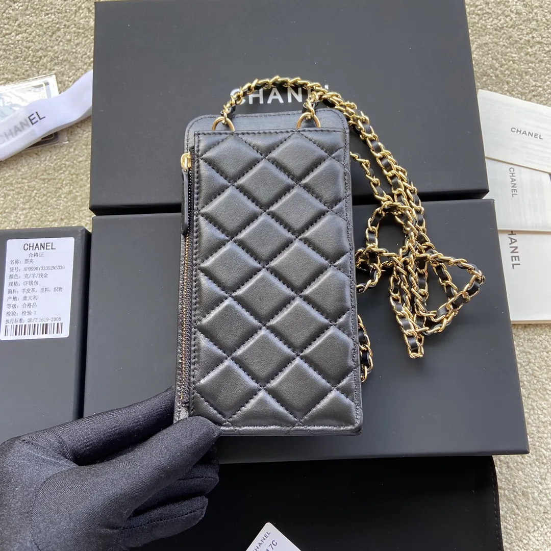 Xiaoxiang imported Italian sheepskin Item number: AP1980 Price: 540 Color: black sheepskin with golden steel mark Size: w18.5×h9×d3cm
