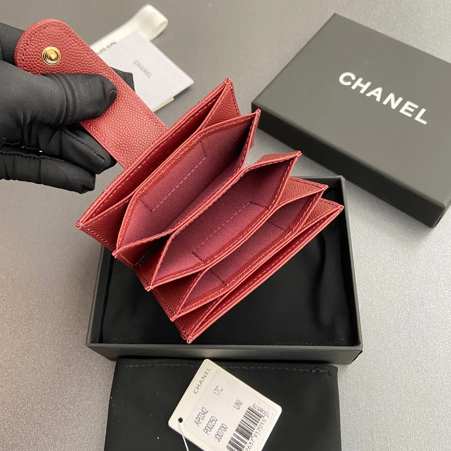 [Special grade hardware original leather] ¥400 Small fragrant organ multi-card slot card holder series with iconic metal logo Gold-toned metal hardware, exclusive Italian imported leather 6 card slots No.: 0342 Burgundy fine ball pattern gold steel mark Size: w10×h6×2cm