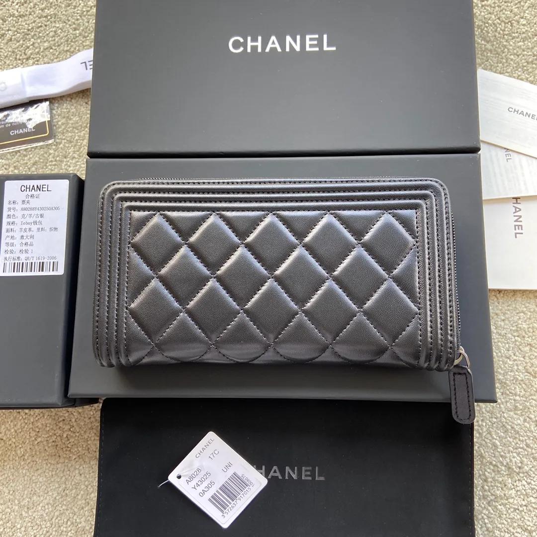 480💰Xiaoxiang imported Italian sheepskin Item number: A80288 Size: w19.5×h10.5×d2.5 Color: black sheepskin with silver mark