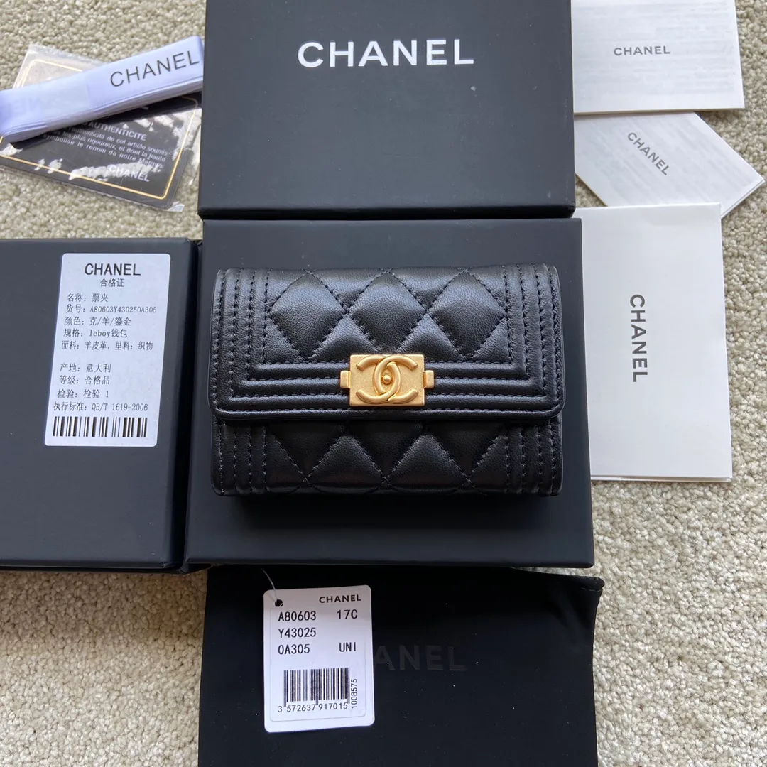 260💰Xiaoxiang imported Italian leather Item number: A80603 Size: w11×h8.5×d3cm Color: black sheepskin gold hardware