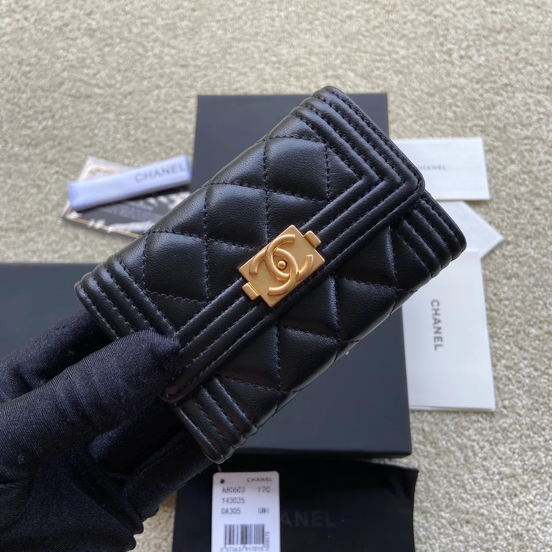 260💰Xiaoxiang imported Italian leather Item number: A80603 Size: w11×h8.5×d3cm Color: black sheepskin gold hardware