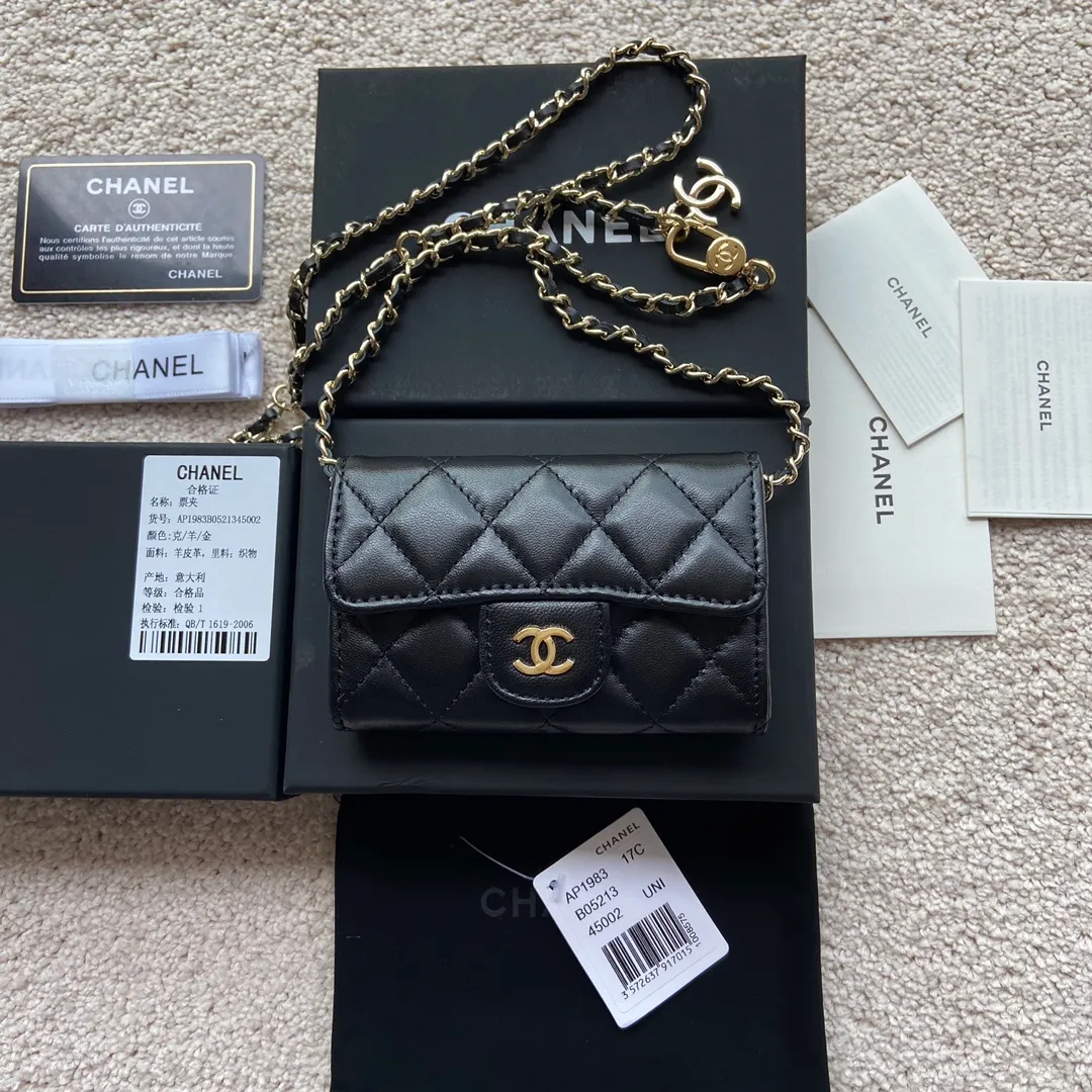 Xiaoxiang imported Italian leather Item number: AP3966 /A81081 (chain small card holder) 💰: 420 Size: w11×h7cm Color: black sheepskin gold steel mark
