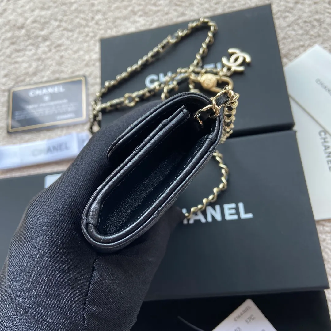Xiaoxiang imported Italian leather Item number: AP3966 /A81081 (chain small card holder) 💰: 420 Size: w11×h7cm Color: black sheepskin gold steel mark