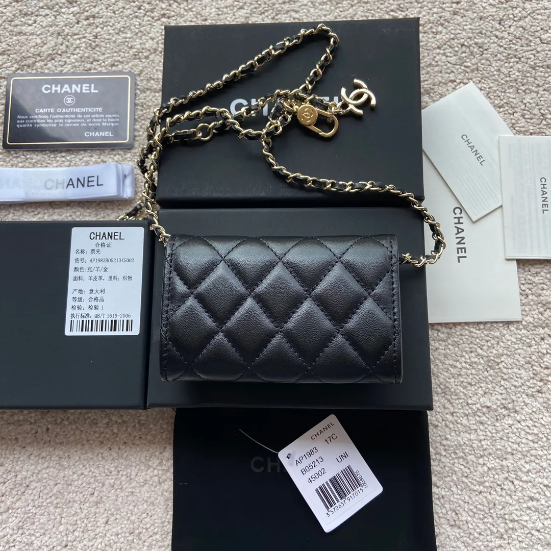 Xiaoxiang imported Italian leather Item number: AP3966 /A81081 (chain small card holder) 💰: 420 Size: w11×h7cm Color: black sheepskin gold steel mark