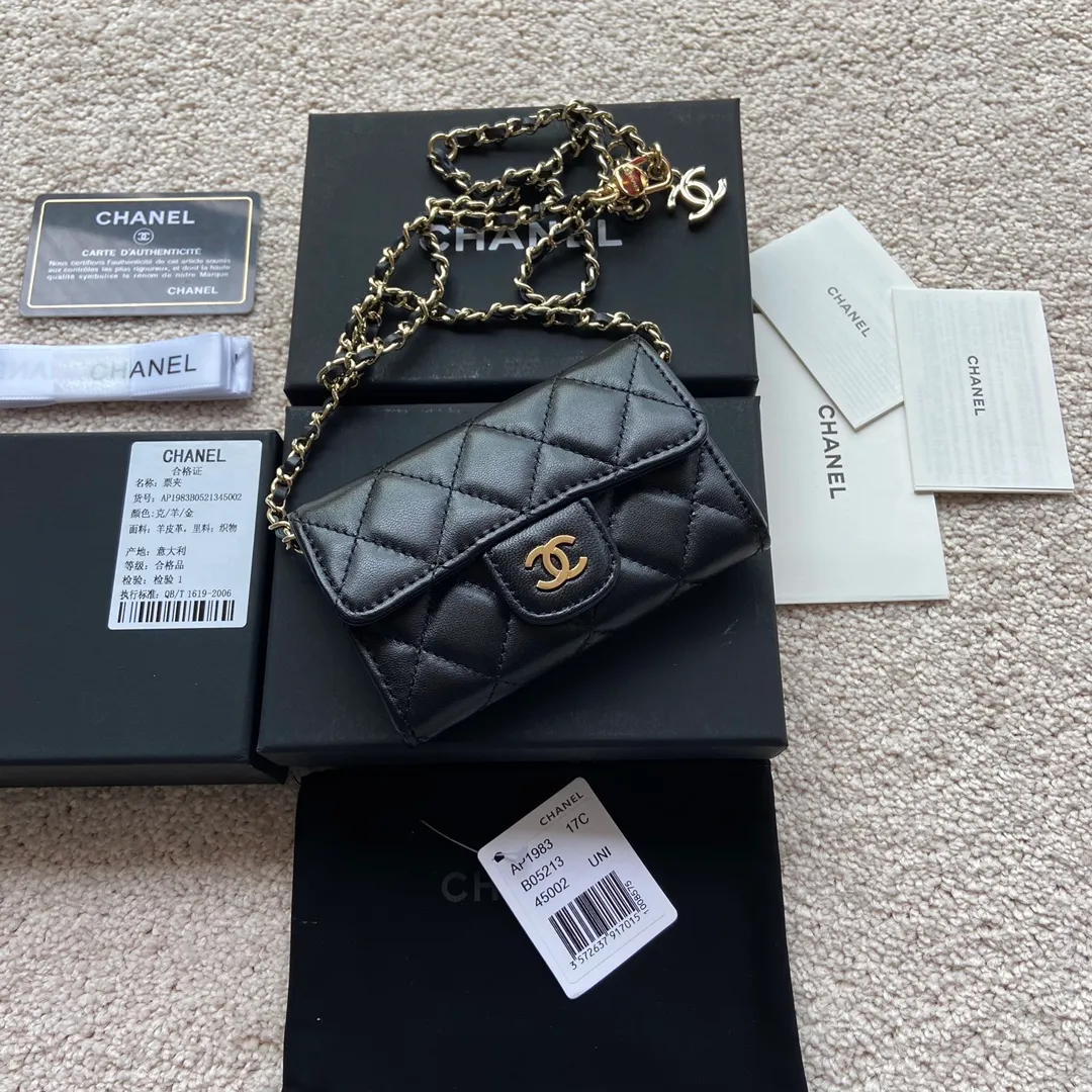 Xiaoxiang imported Italian leather Item number: AP3966 /A81081 (chain small card holder) 💰: 420 Size: w11×h7cm Color: black sheepskin gold steel mark