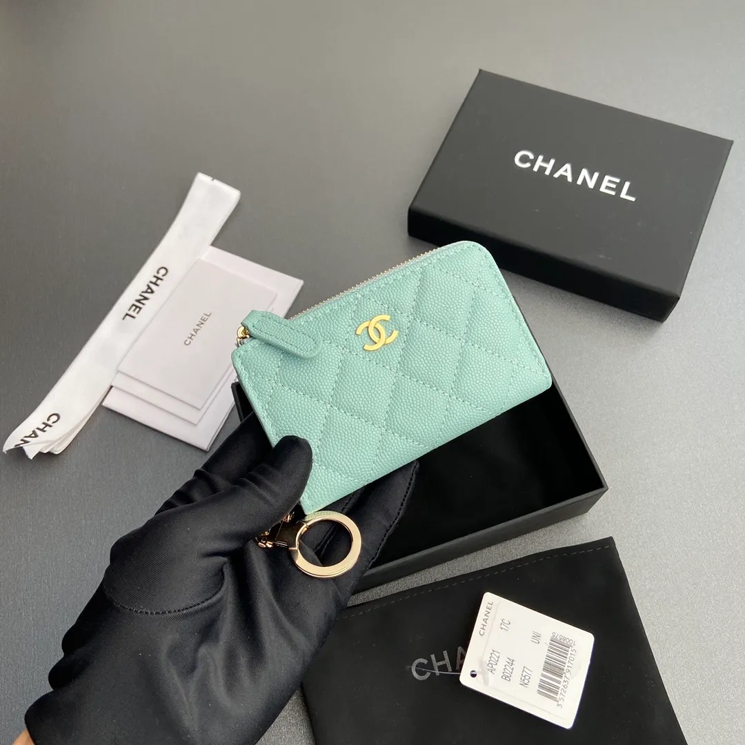 [Special grade hardware original leather] 💰320 Xiaoxiang small zipper bag card holder series Hook chain quilted card holder with iconic metal logo Gold tone metal hardware, special Italian imported leather 1 card slot wallet bag, 1 hook chain Number: 0221 Haze blue thin ball light gold Size: w11.5×h7.5×1.5cm