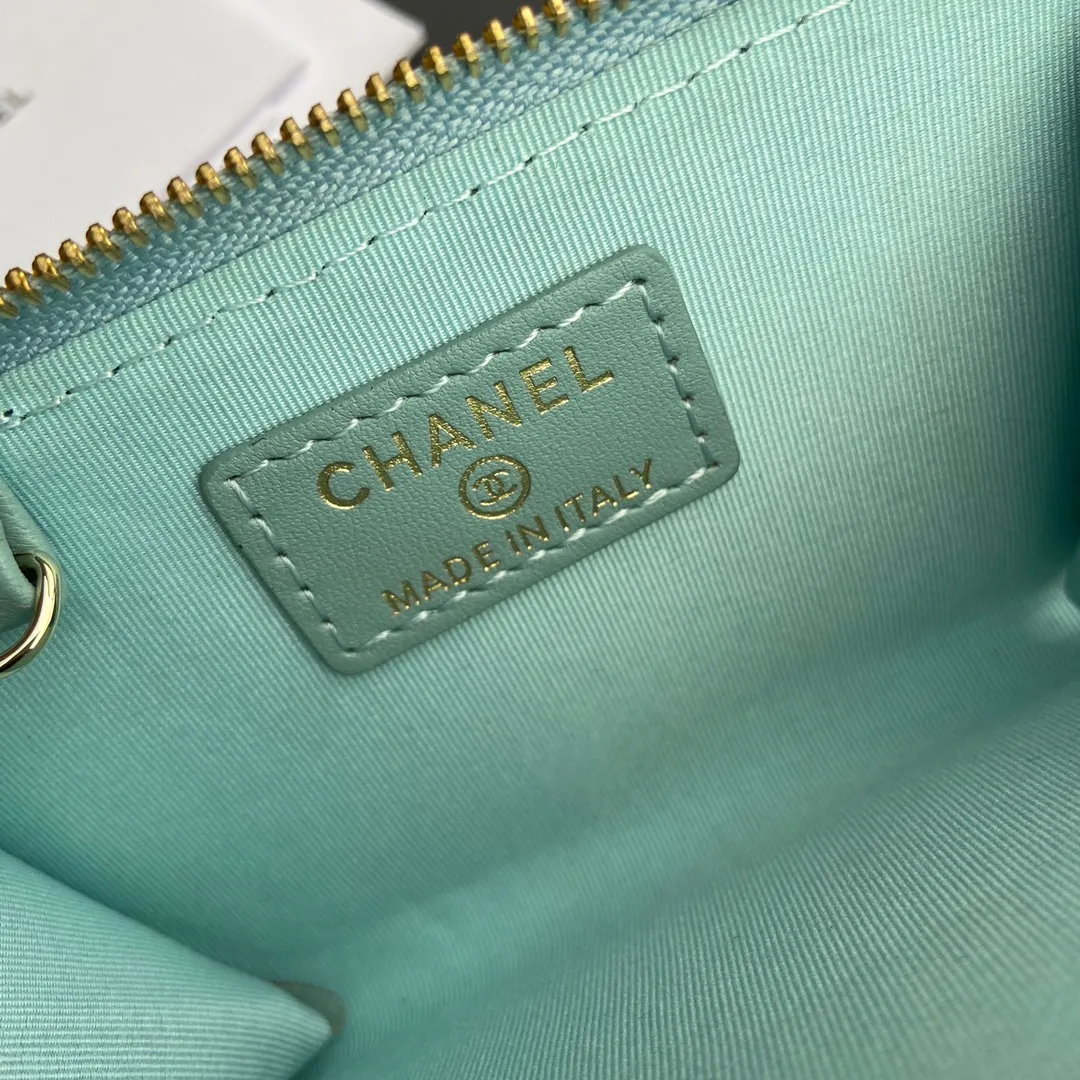 [Special grade hardware original leather] 💰320 Xiaoxiang small zipper bag card holder series Hook chain quilted card holder with iconic metal logo Gold tone metal hardware, special Italian imported leather 1 card slot wallet bag, 1 hook chain Number: 0221 Haze blue thin ball light gold Size: w11.5×h7.5×1.5cm