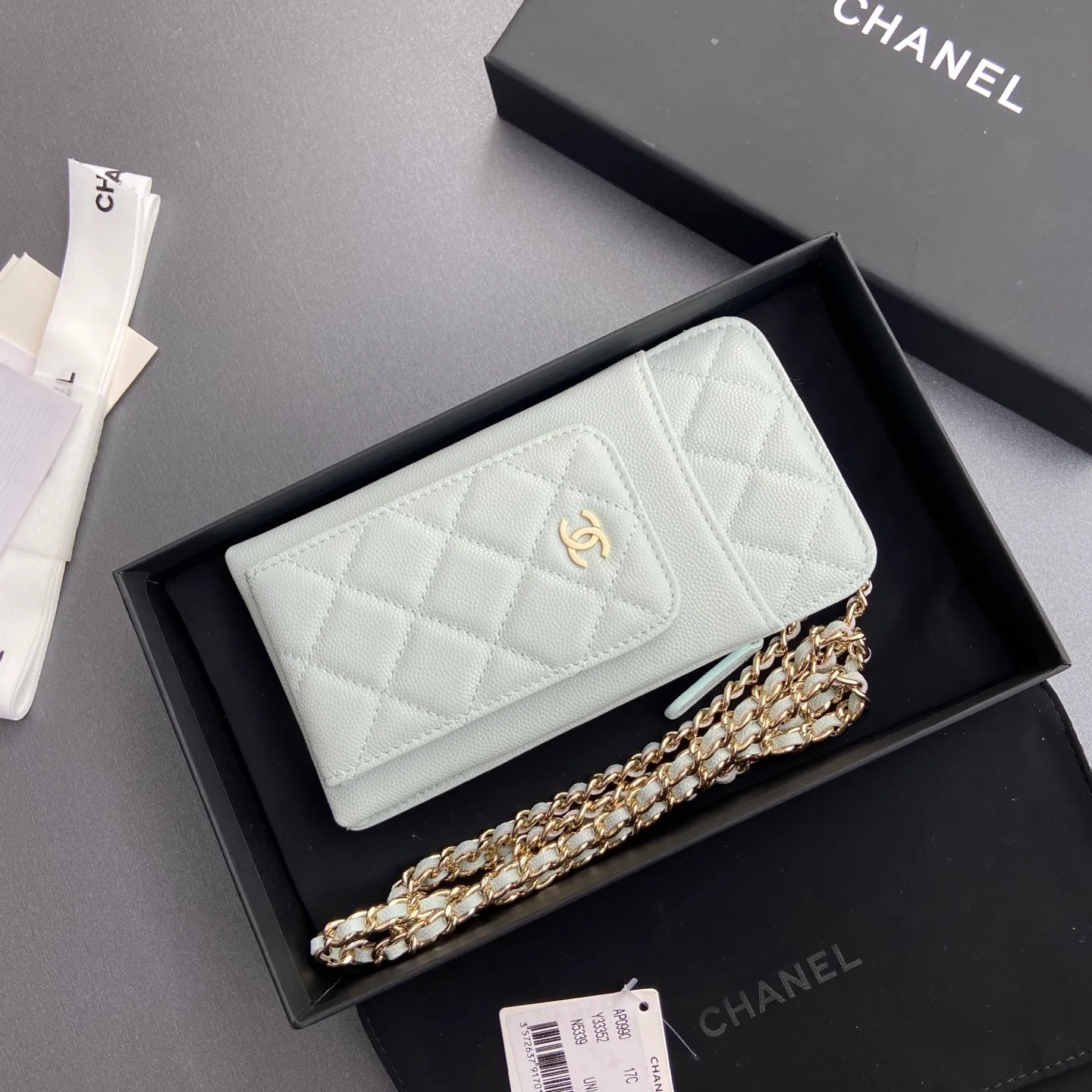 Xiaoxiang imported Italian grain cowhide Item number: AP1980 Price: 540 Color: light blue fine ball pattern gold buckle Size: w18.5×h9×d3cm
