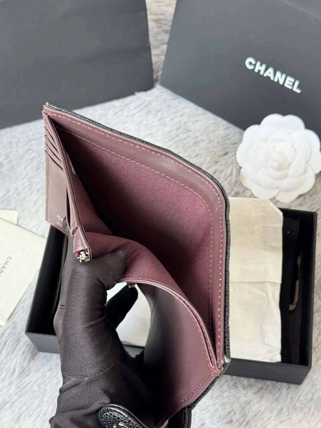 💰440💰4050 New product launched Passport wallet 2-in-1 passport holder that can hold cash, credit card and passport. CHANEL multi-function passport holder, original quality imported cowhide production, color as shown in the picture, exclusive real shot. This design may also enter the classic series in the future. Style number: AP6392 Size: 15*10*3cm.
