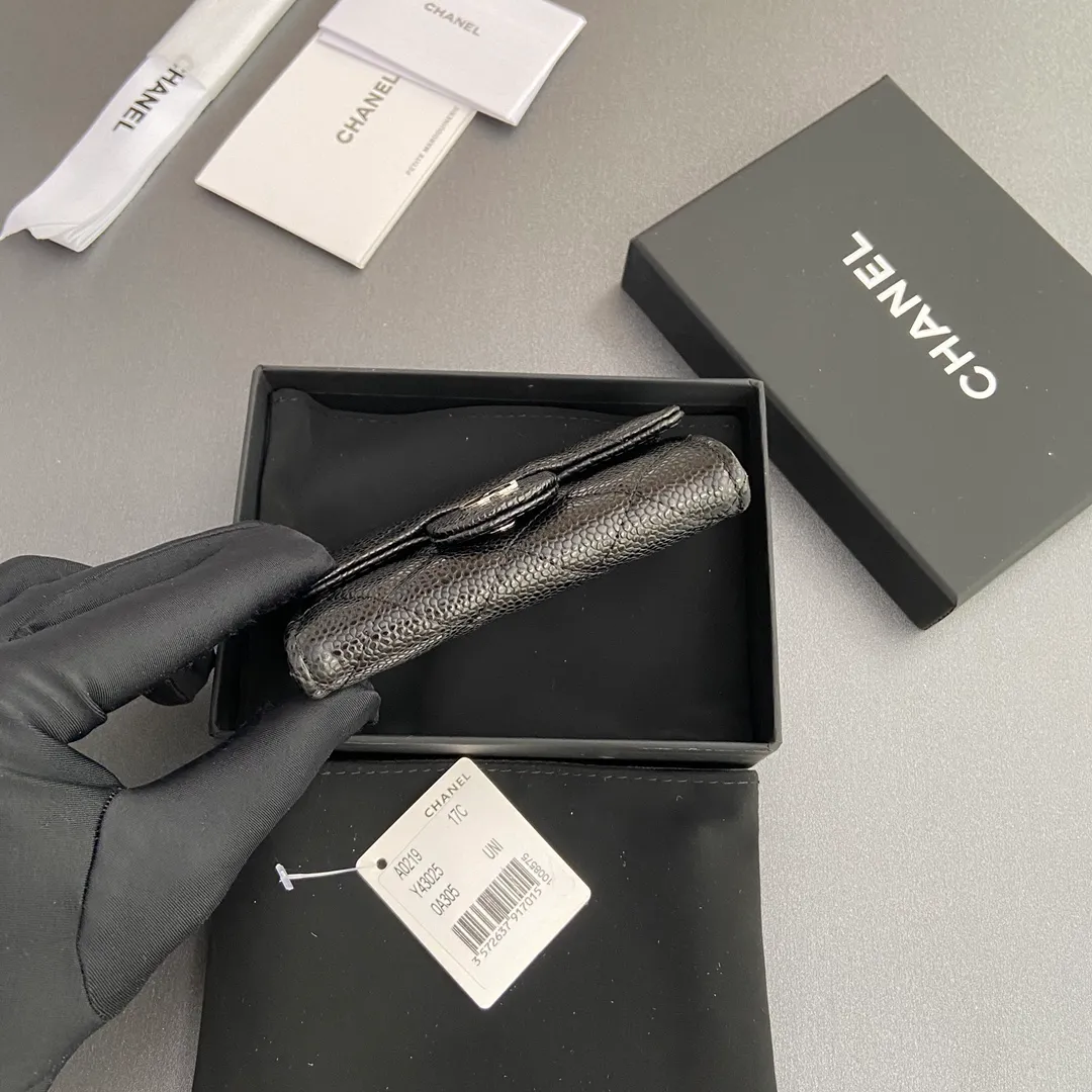Xiaoxiang imported Italian leather Item number: AP438 (inner compartment with zipper) 💰: 280 Size: w11×h7cm Color: black ball pattern silver steel mark