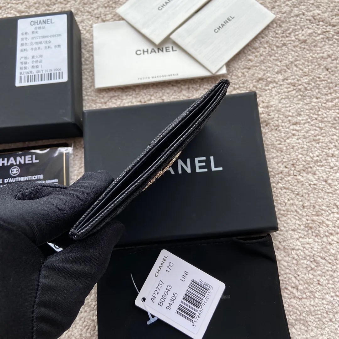 280💰Xiaoxiang imported Italian grained calfskin Item number: AP5474 Size: w11×7.5cm Color: black fine ball pattern light gold Usage: card holder