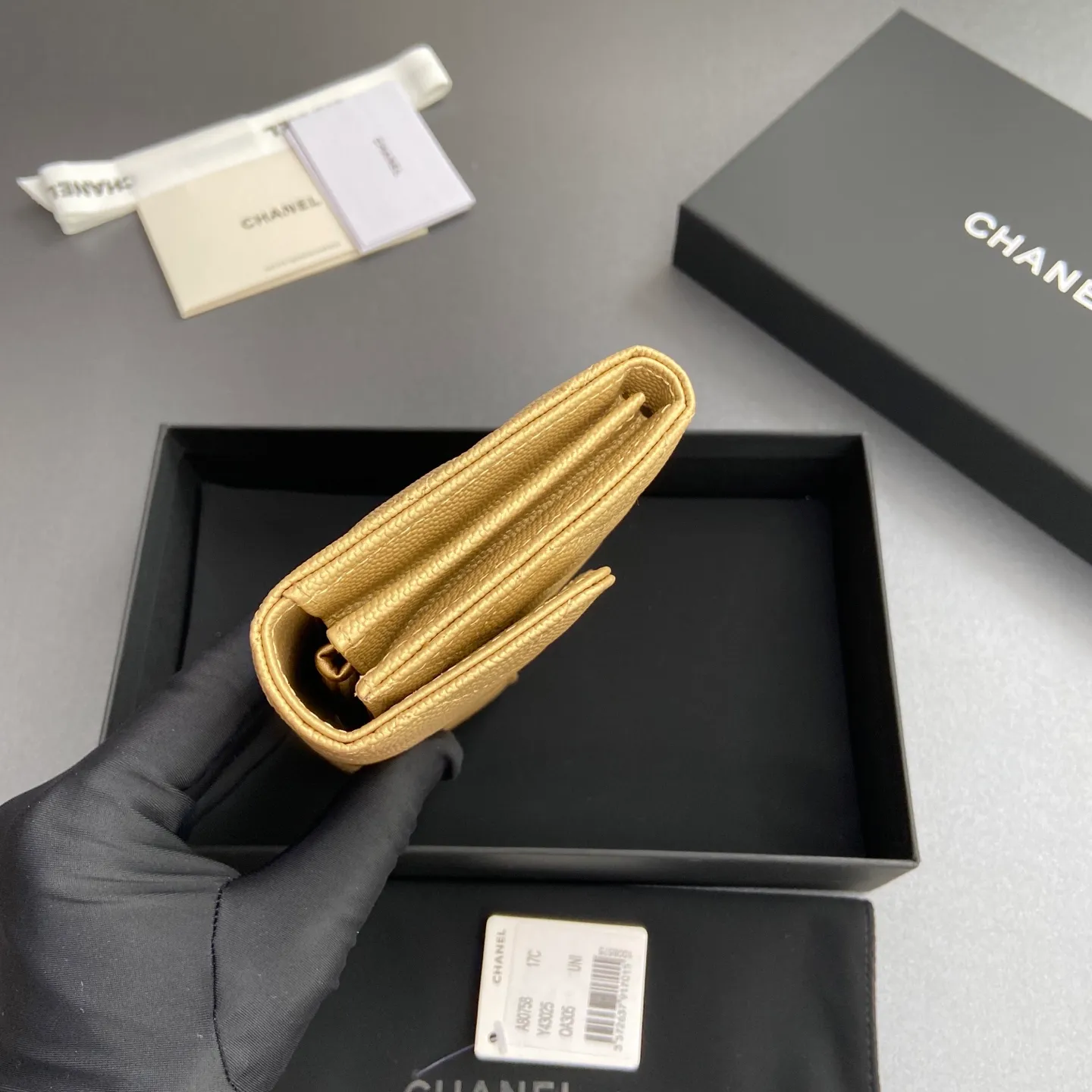 Xiaoxiang imported Italian grained calfskin Item number: A80758 Price: 460 Size: w19×h10.5×3cm Color: Golden fine ball grain leather Golden steel mark