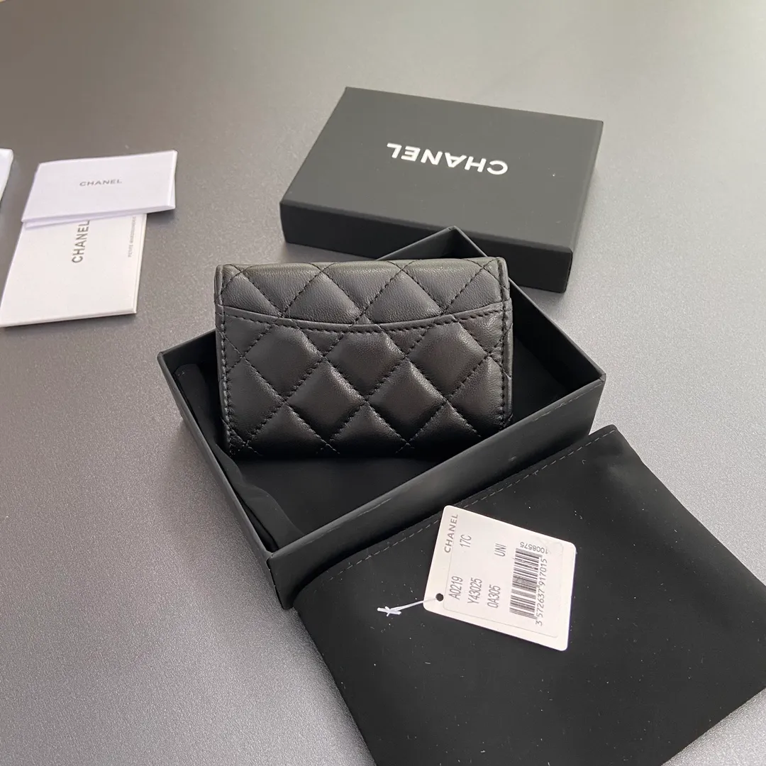 Xiaoxiang imported Italian leather Item number: AP438 (inner compartment with zipper) 💰: 280 Size: w11×h7cm Color: black sheepskin silver steel mark