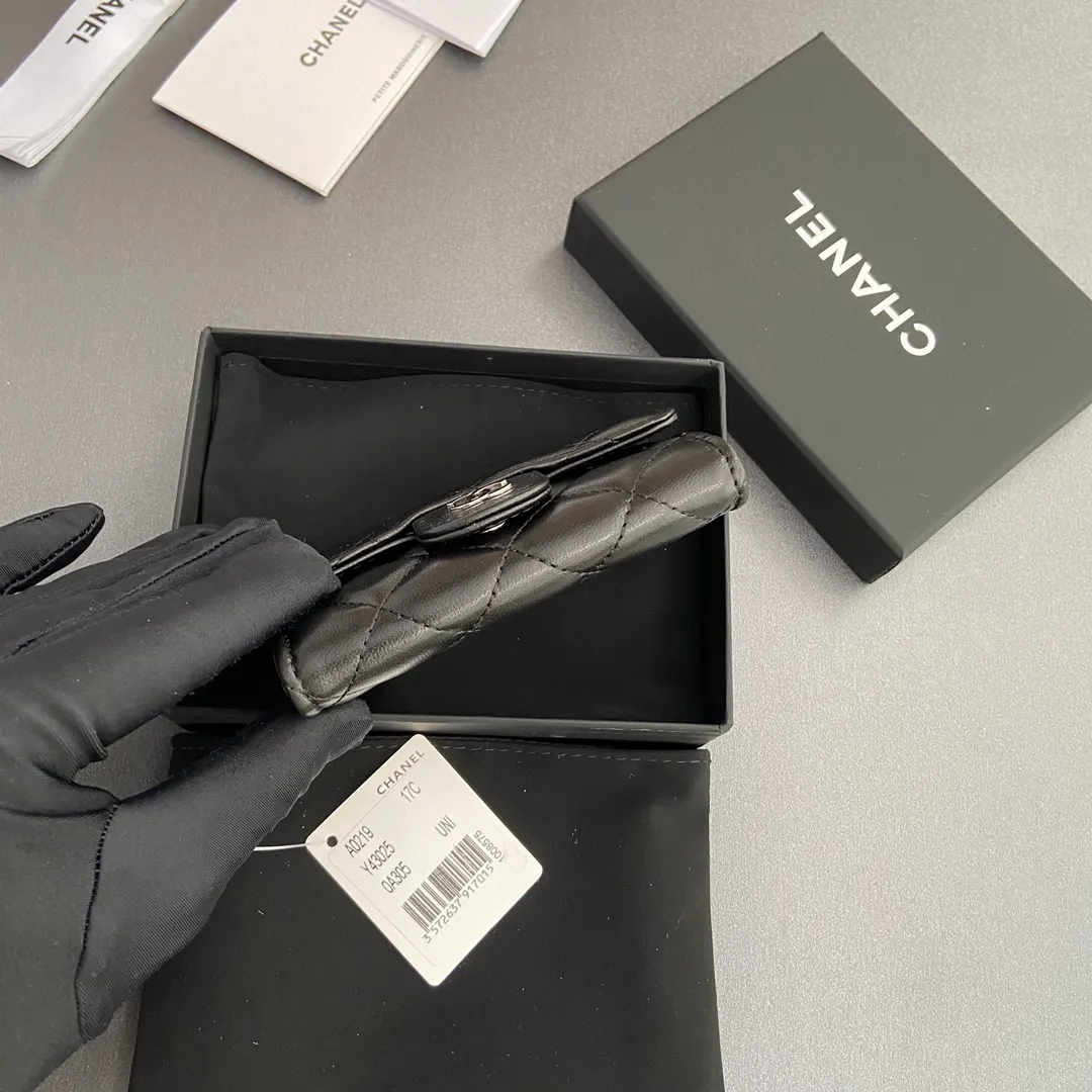 Xiaoxiang imported Italian leather Item number: AP438 (inner compartment with zipper) 💰: 280 Size: w11×h7cm Color: black sheepskin silver steel mark