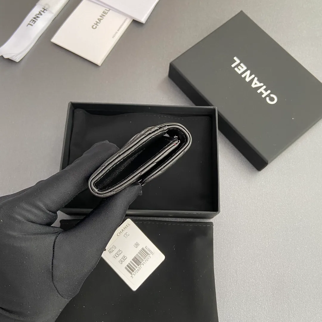 Xiaoxiang imported Italian leather Item number: AP438 (inner compartment with zipper) 💰: 280 Size: w11×h7cm Color: black sheepskin silver steel mark