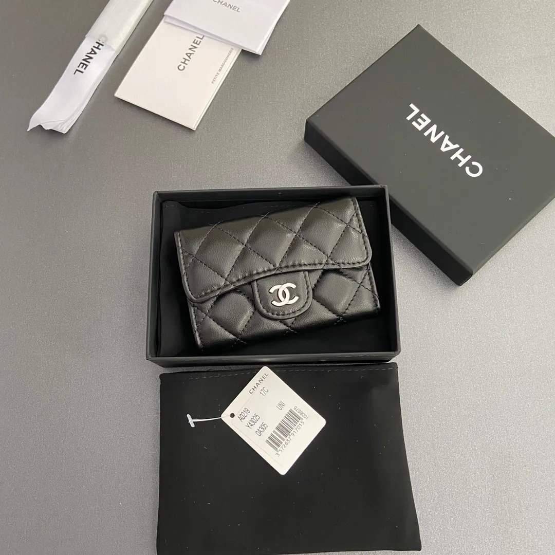 Xiaoxiang imported Italian leather Item number: AP438 (inner compartment with zipper) 💰: 280 Size: w11×h7cm Color: black sheepskin silver steel mark